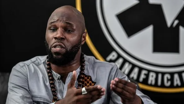 Kémi séba : l’influenceur panafricain au cœur des tensions entre la Russie et l’afrique francophone