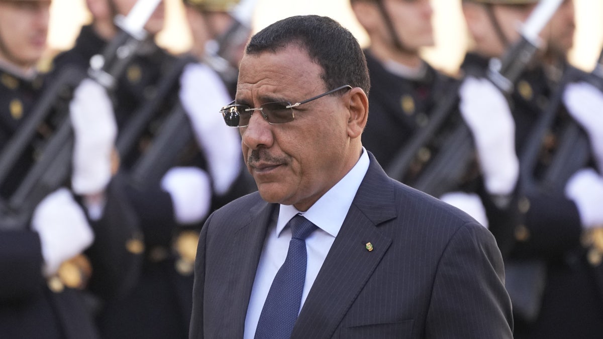 L&rsquo;ancien président Bazoum toujours emprisonné au Niger après deux ans de détention arbitraire