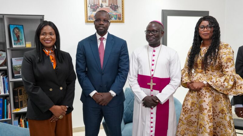 Rencontre historique entre sonko et l&rsquo;archevêque de Dakar avant popenguine