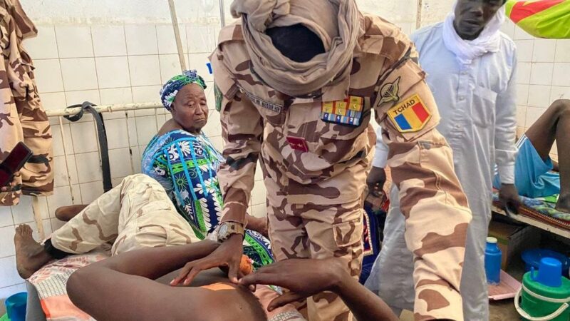 Visite historique du commandant tchadien aux soldats blessés en rcA