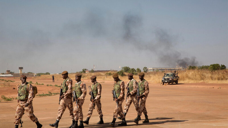 Offensive touarègue et djihadiste au Mali : une alliance inattendue défie la junte