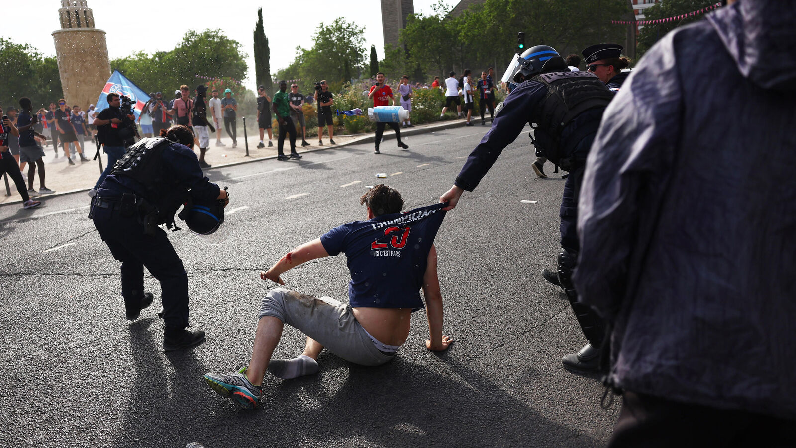 Paris sous haute tension après la finale PSG-Arsenal : incidents et dispositifs policiers