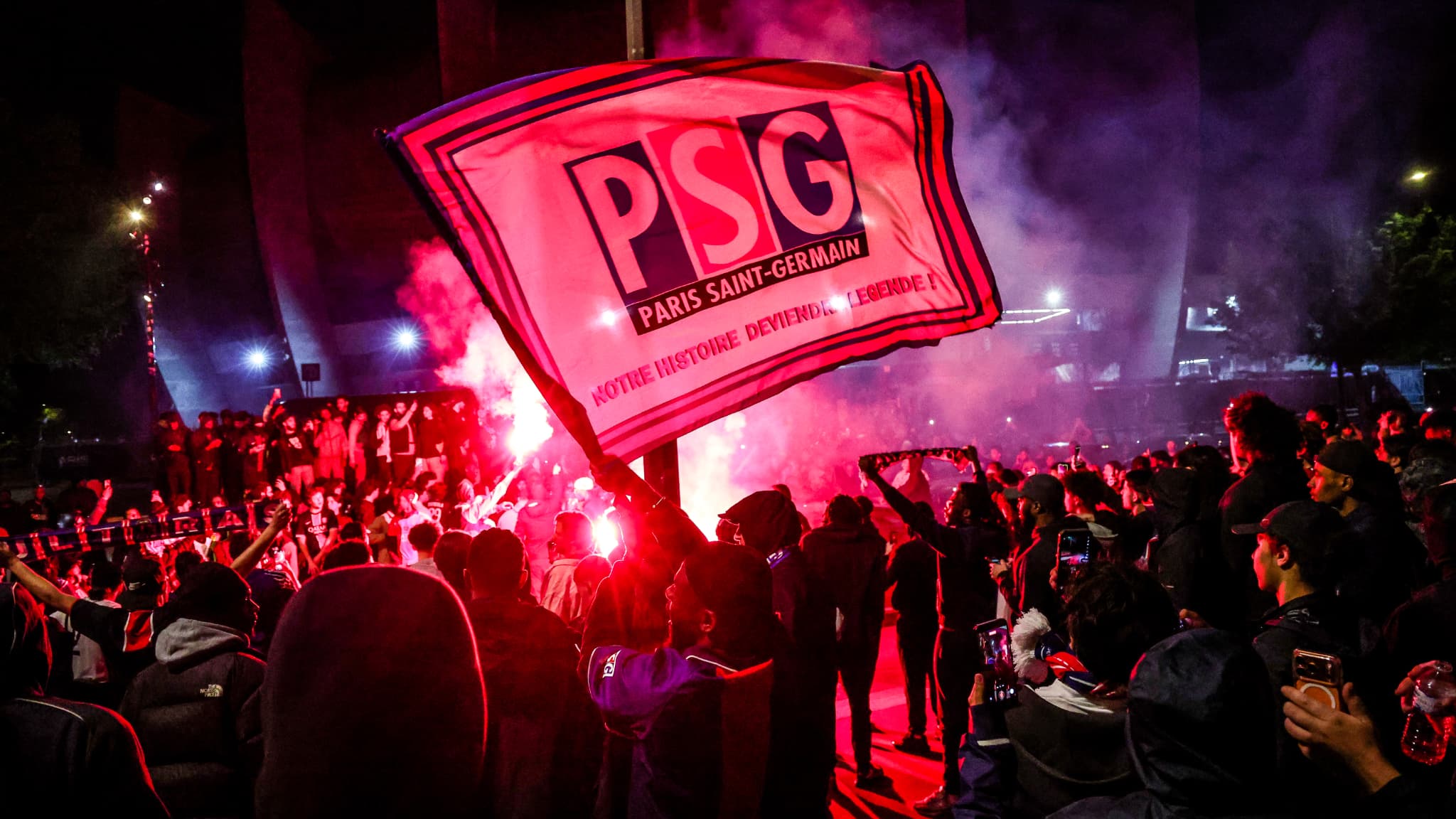 Finale de la ligue des champions : les organisateurs hésitent entre champ de mars et champs-élysées pour les célébrations