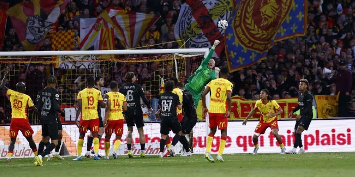 Matvey Safonov : l&rsquo;homme clé du titre historique du PSG en Ligue 1