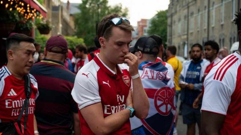 Fair-play des supporters d&rsquo;Arsenal après la défaite face au psg en finale de la ligue des champions