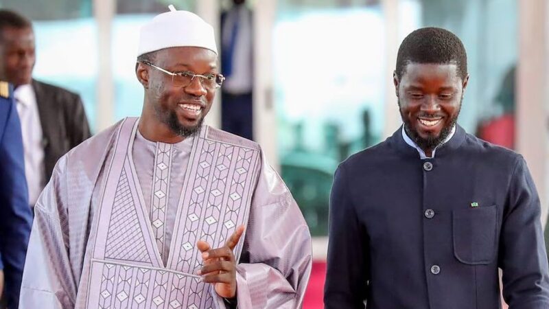 Changement politique majeur au Sénégal : le président faye remplace son premier ministre sonko