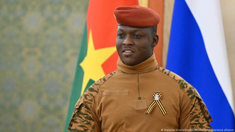 Restrictions des libertés au Burkina : l&rsquo;ombre des autorités militaires