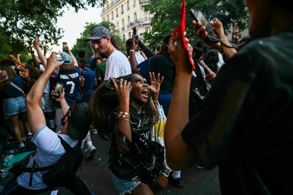 Paris s&rsquo;enflamme après le deuxième titre du psg en ligue des champions
