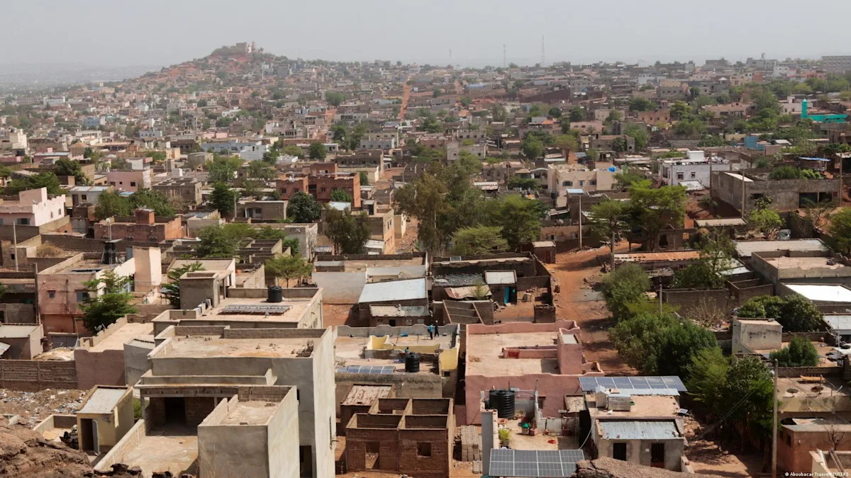 Blocus routier à Bamako : les voyageurs bloqués par les djihadistes au Mali