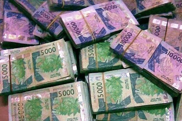 Sonko pousse pour une gestion transparente des fonds politiques au Sénégal