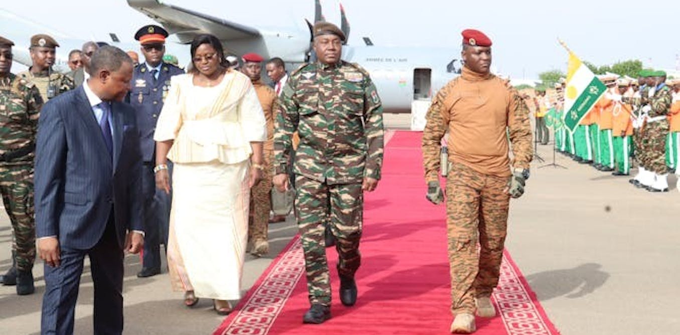 Dissolution des partis politiques au Burkina Faso : pourquoi les militaires se séparent de leurs alliés civils