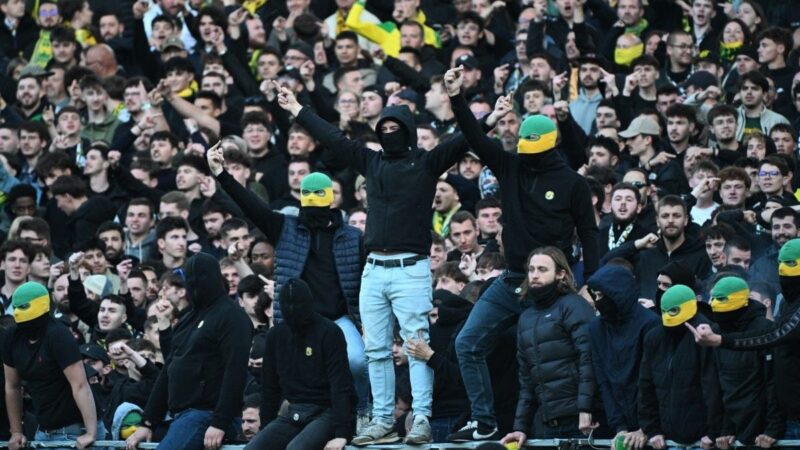 Tensions et pelouses envahies : le dénouement chaotique de la saison à Nantes et Nice