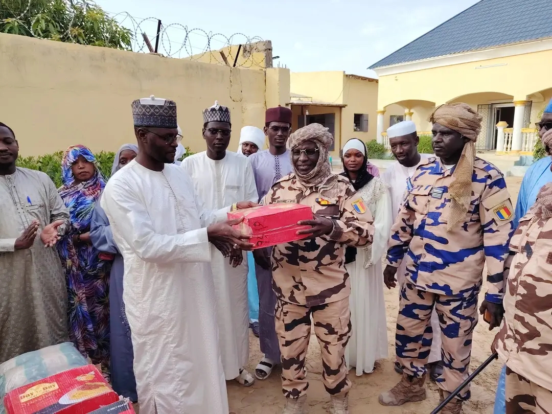 Jeunes du Lac Tchad soutiennent les soldats contre Boko Haram avec des vivres
