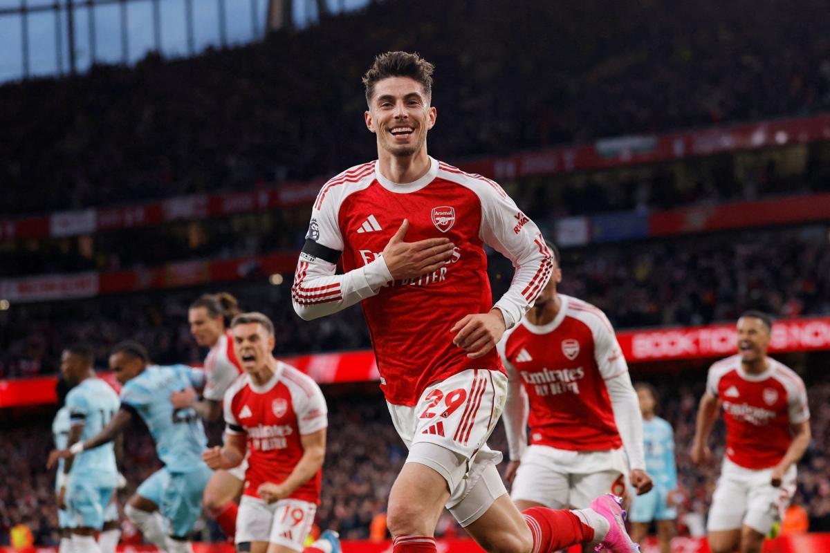 Les joueurs d&rsquo;Arsenal champions d&rsquo;angleterre : célébration en vidéo