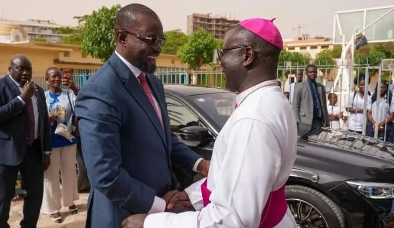 Popenguine : Sonko en audience chez Monseigneur Guéye avant le grand pèlerinage