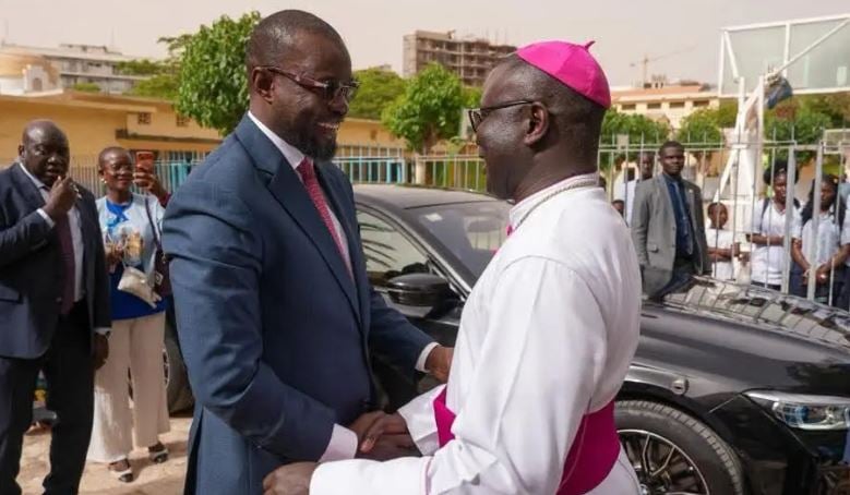 Popenguine : Sonko en audience chez Monseigneur Guéye avant le grand pèlerinage