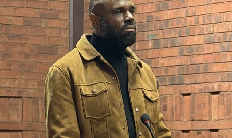 Kemi Seba à Pretoria : quand le panafricanisme sert de paravent aux dérives judiciaires