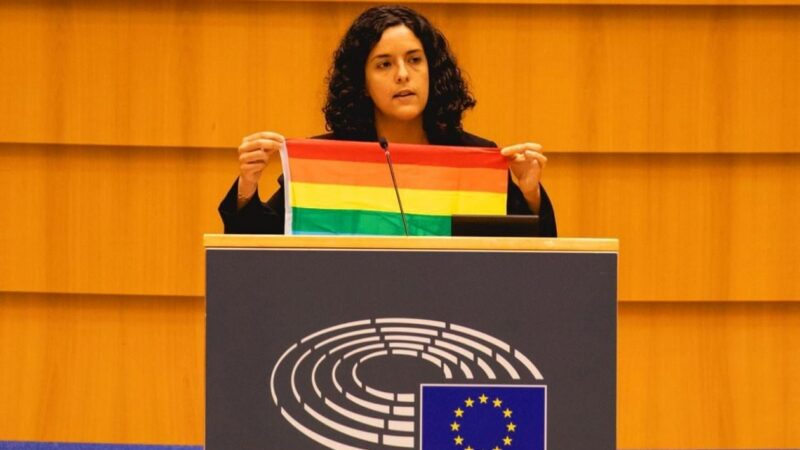 Manon Aubry condamne la répression des homosexuels au Sénégal