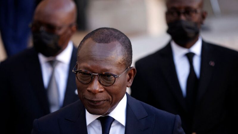 Tentative de coup d&rsquo;État au Bénin : le pouvoir assure maîtriser la situation