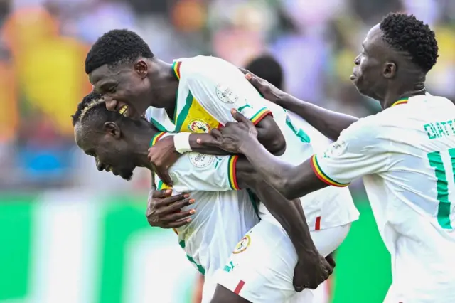 Lamine Camara, milieu de terrain sénégalais, célèbre un but en équipe nationale lors de la CAN 2024