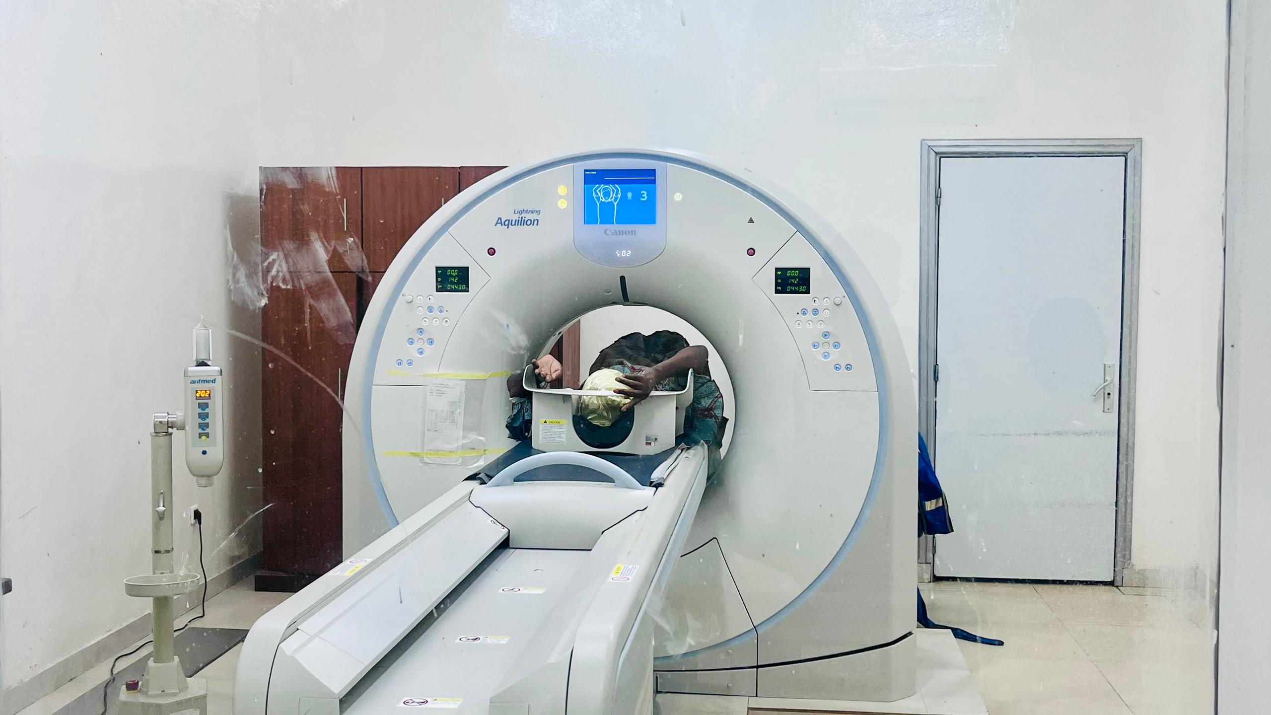 appareil d'imagerie médicale (scanner ou IRM)