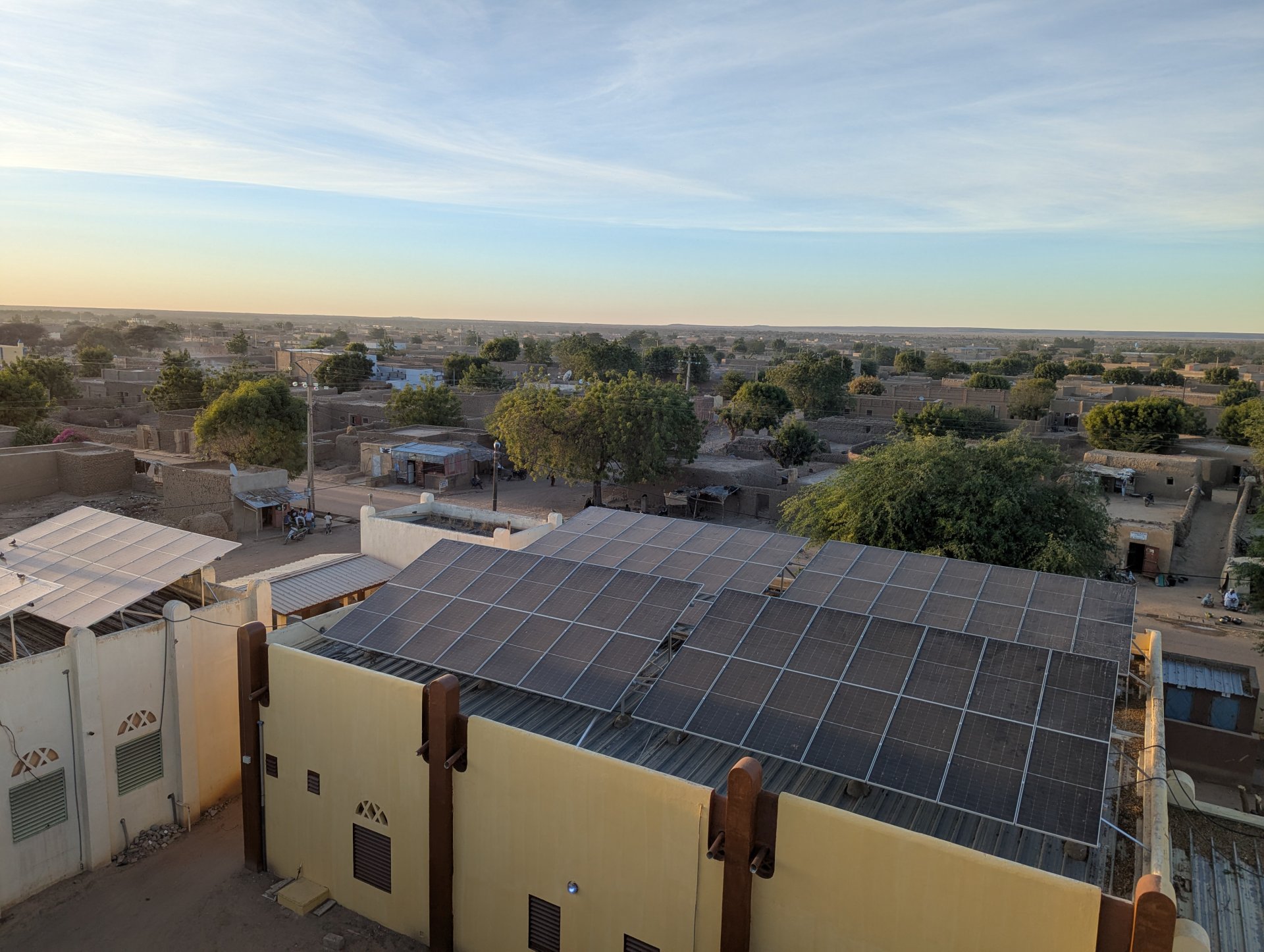 Panneaux solaires installés par MSF à l'hôpital de Niafounké, dans le nord du Mali