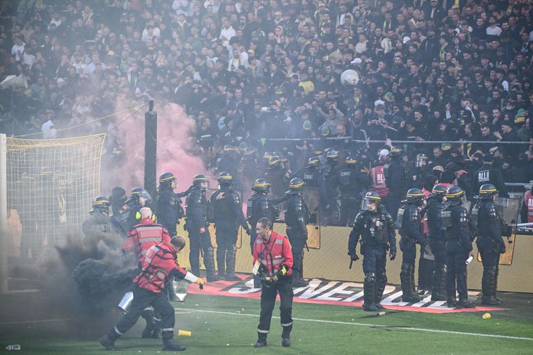 Des échauffourées éclatent malgré la présence des forces de l'ordre lors des incidents au Stade de la Beaujoire