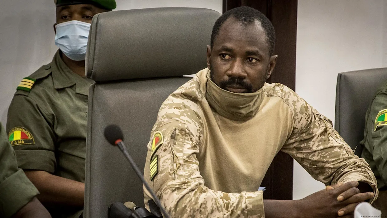 Photo d'archives : le général Assimi Goïta lors du coup d'État de 2021