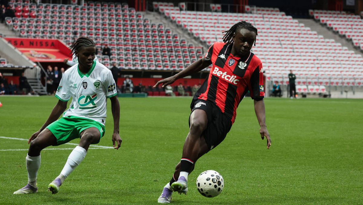 illustration de l'affrontement entre les joueurs de l'ogc nice et de l'as saint-Étienne