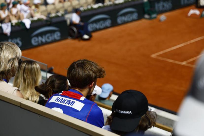 Quelques maillots du PSG aperçus en tribunes à Roland-Garros cette semaine