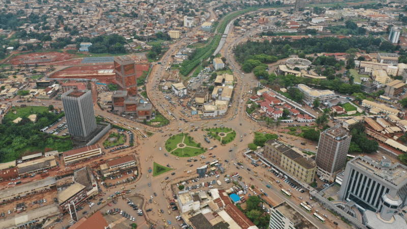 Réseau de traite humaine démantelé au Cameroun : 13 arrestations pour escroquerie à l’emploi