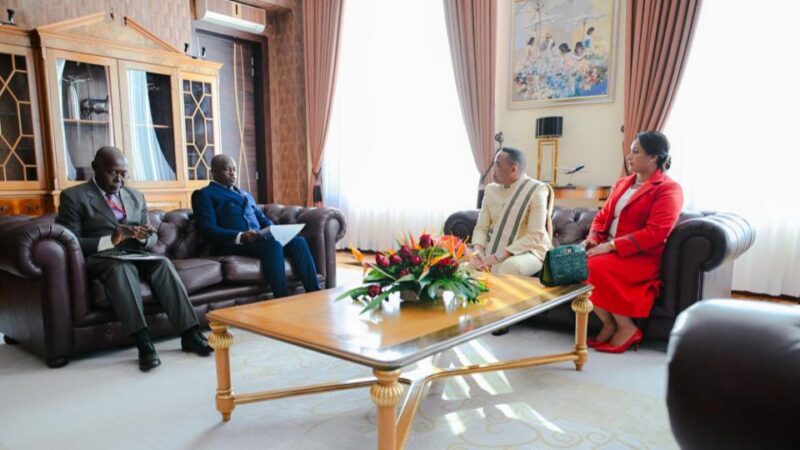 Hermann Immongault remet un message d&rsquo;Oligui Nguema au président malgache
