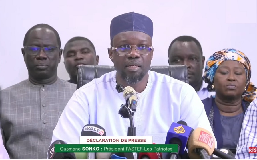 Le leader de pastef sonko s&rsquo;exprime à la presse