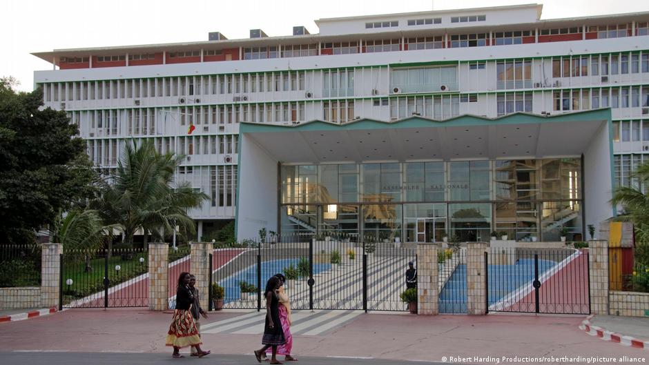 Adoption contestée de la révision constitutionnelle au Sénégal
