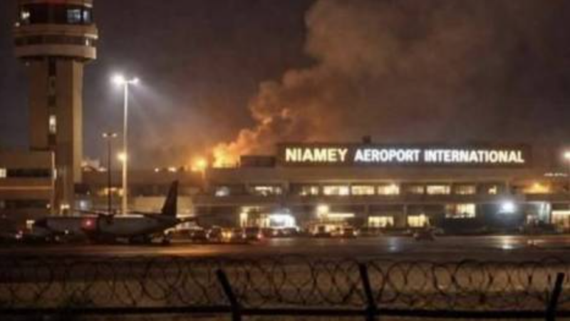 Attaque armée à l&rsquo;aéroport de Niamey : la peur s&rsquo;installe dans la capitale nigérienne
