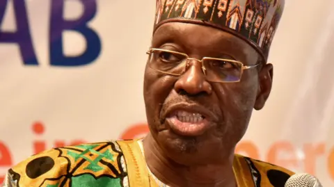 Pillage au Cameroun : Issa Tchiroma Bakary chiffre à 26 000 milliards les détournements