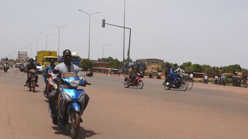 Burkina : les motos mio autorisées sur les pistes cyclables, une mesure contestée