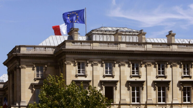 Condamnation d&rsquo;un agent français au Mali : Paris dénonce une parodie de justice