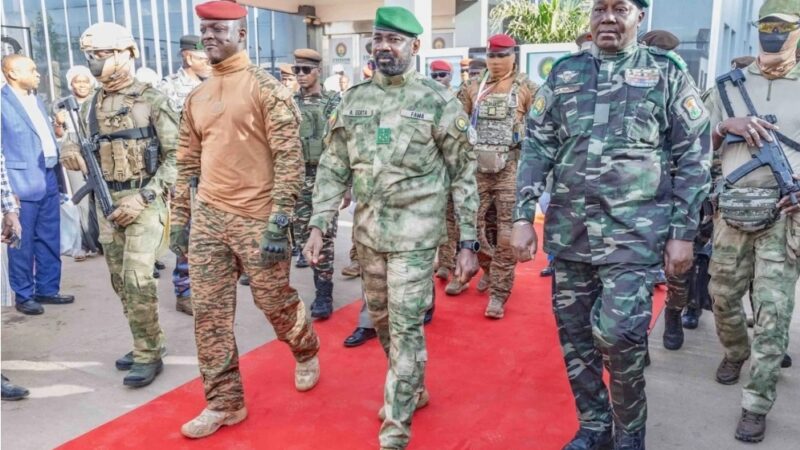 Niger : assaut terroriste à l&rsquo;aéroport de Niamey, l&rsquo;AES accuse des soutiens étrangers