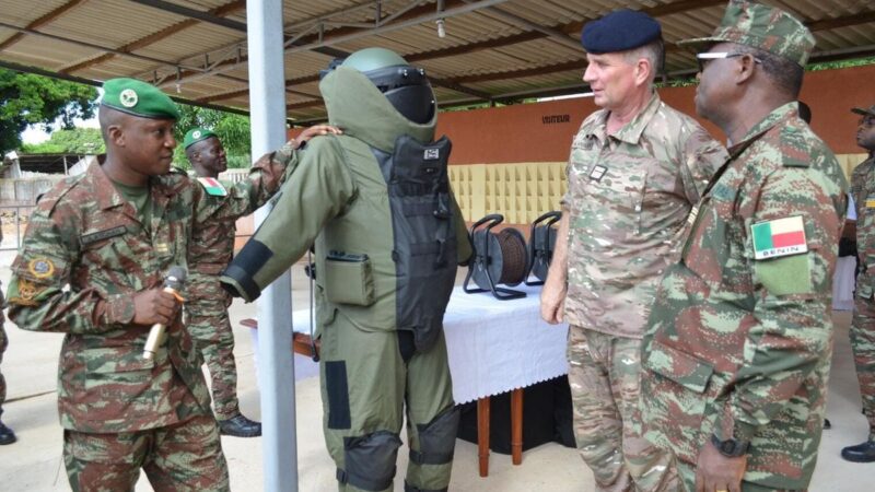 Dotation militaire au Bénin: la France renforce la lutte anti-EEI