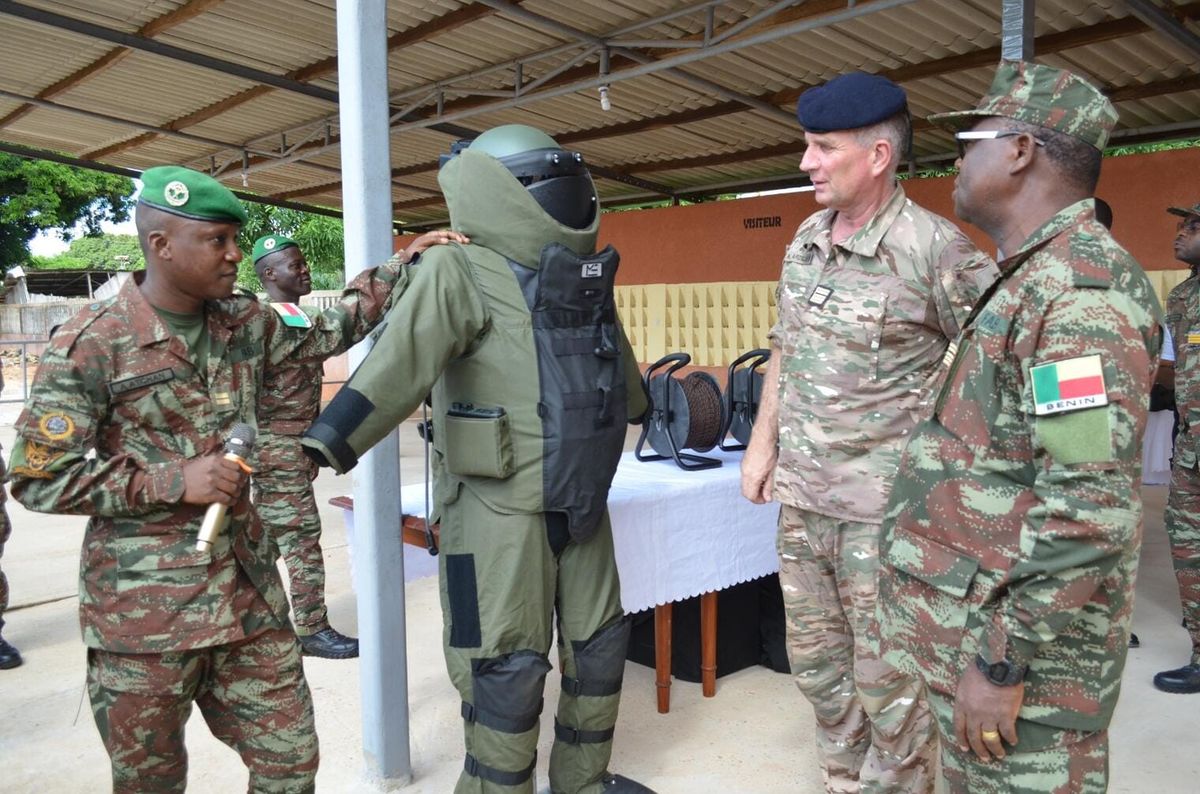 Dotation militaire au Bénin: la France renforce la lutte anti-EEI