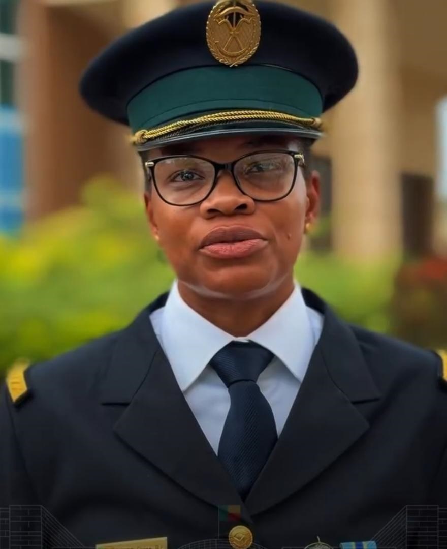Capitaine Elvire Toupé, première femme aide de camp de la Présidence du Bénin