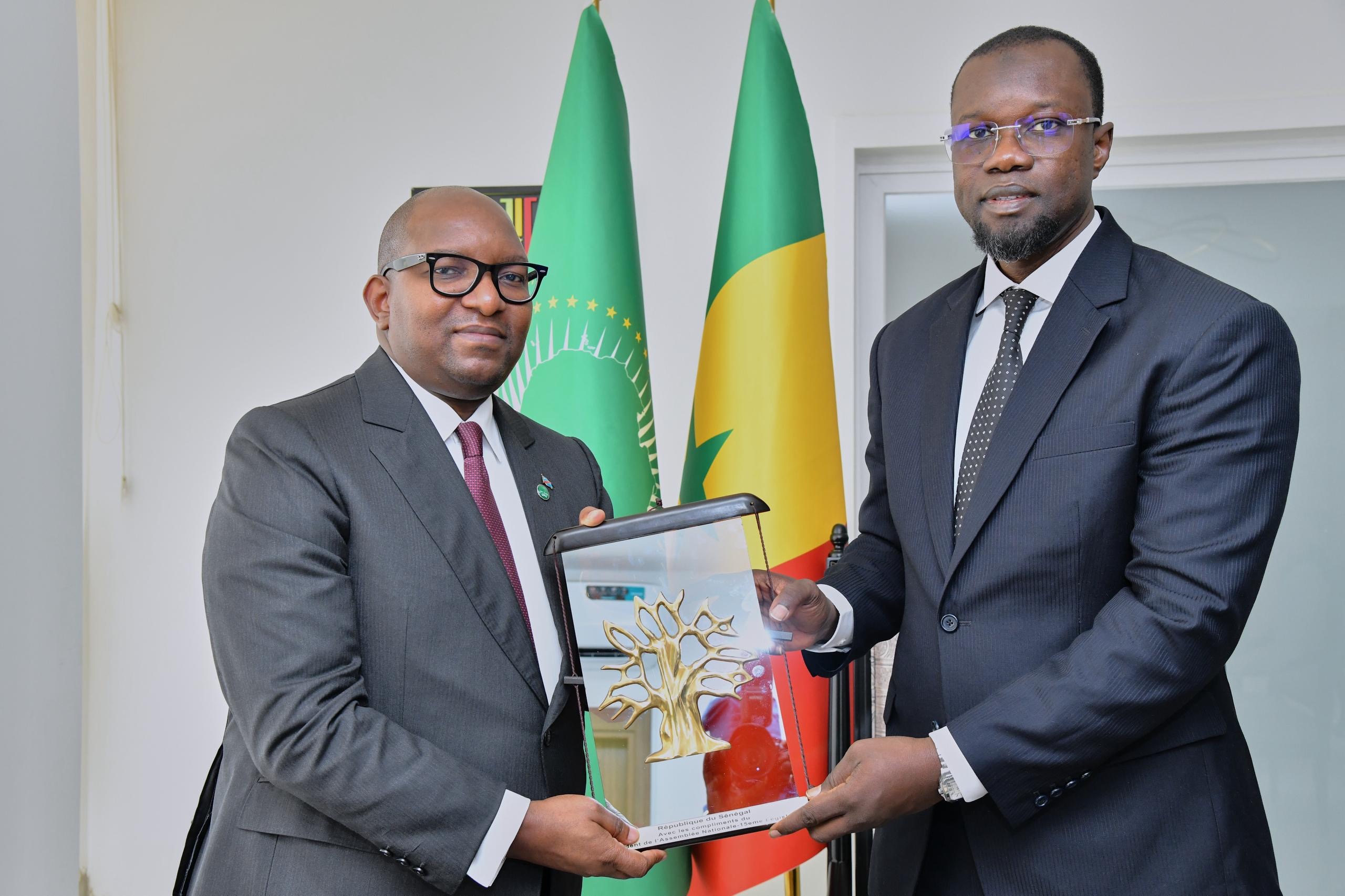 Ousmane Sonko et Jean-Michel Sama Lukonde lors de leur rencontre