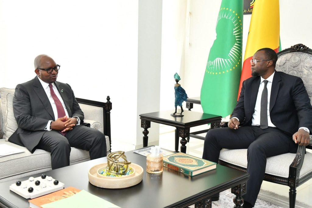 Discussion entre Ousmane Sonko et Jean-Michel Sama Lukonde Kyenge sur les réformes parlementaires