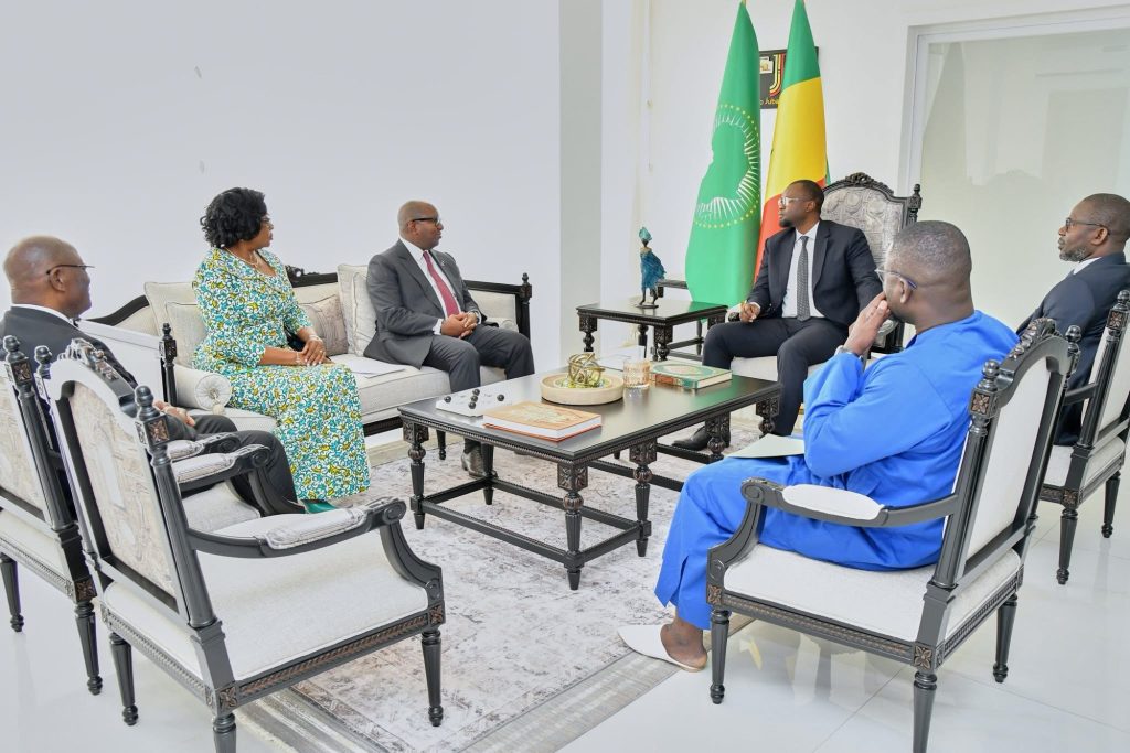 Ousmane Sonko et Jean-Michel Sama Lukonde Kyenge lors de leur rencontre à la 85ᵉ session du Comité exécutif de l’UPA