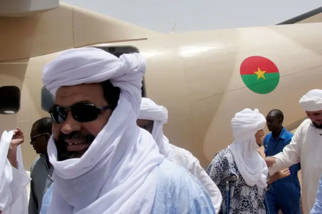 Iyad Ag Ghaly lors d'une conférence de presse en 2012