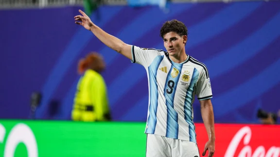 Julian Alvarez en action avec l'Argentine