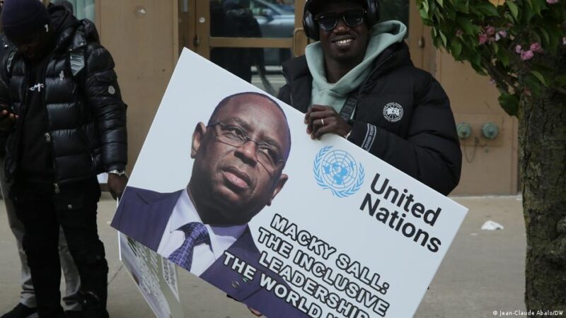 Polémique autour de la rencontre entre bassirou diomaye faye et macky sall