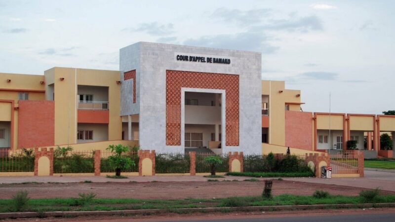 Procès des proches de Bah N&rsquo;Daw : six accusés devant la justice malienne