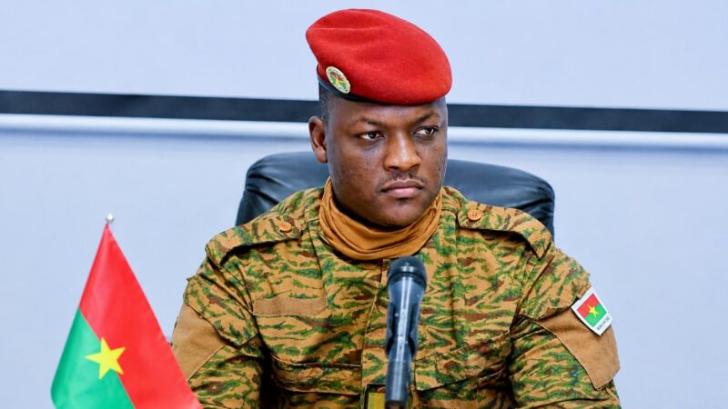 Ibrahim Traoré : comment la peur mine la cohésion de l&rsquo;armée burkinabè
